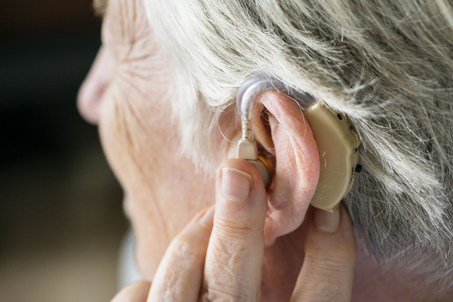 Presbyacousie : symptômes de la perte auditive liée à l’âge