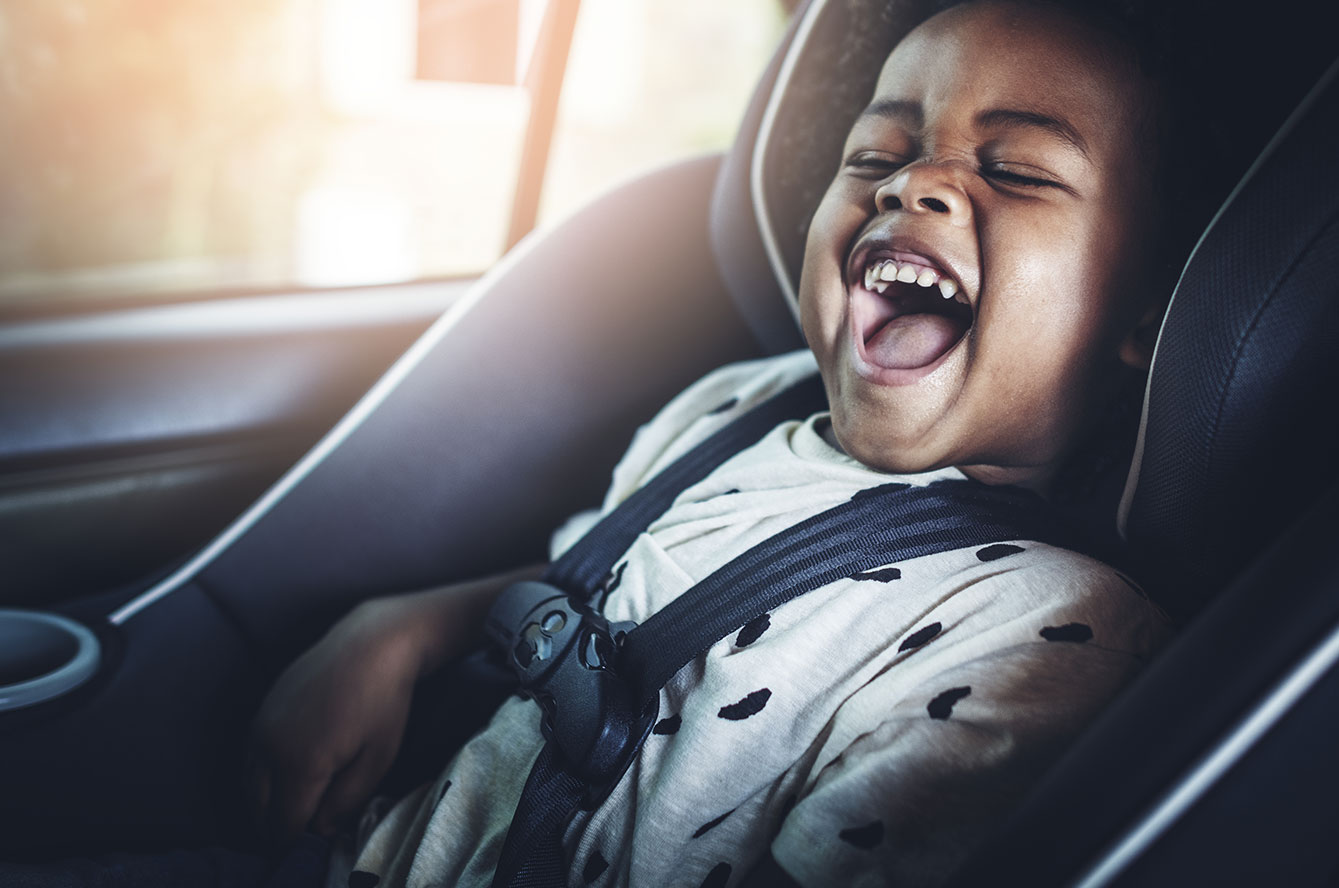 Quel réhausseur sans dossier choisir pour le siège auto de votre enfant ?