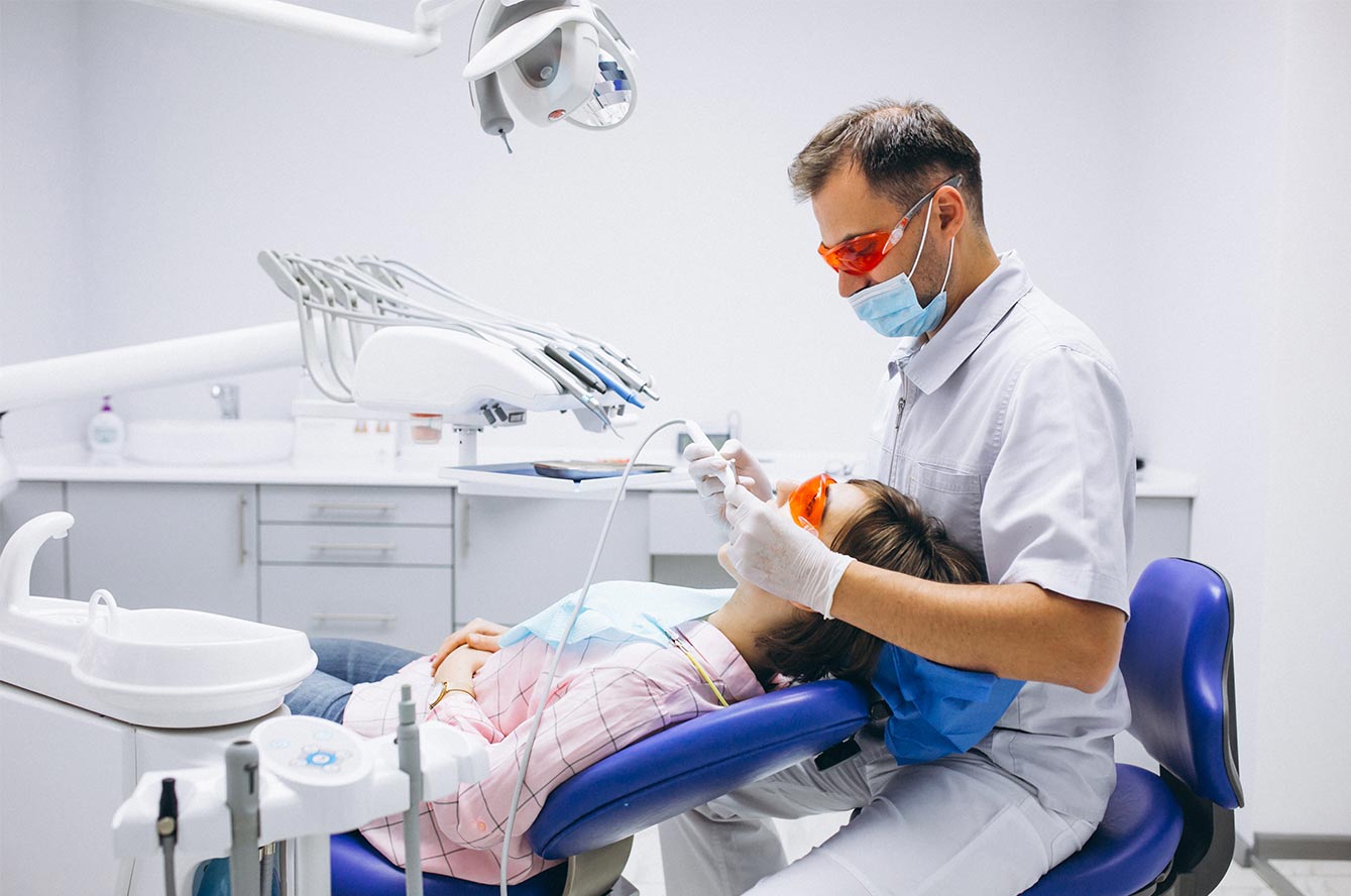 Carie dentaire : tout savoir pour protéger votre sourire et celui de votre famille