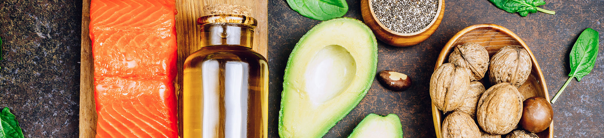 Table avec des produits alimentaires anti-inflammatoires