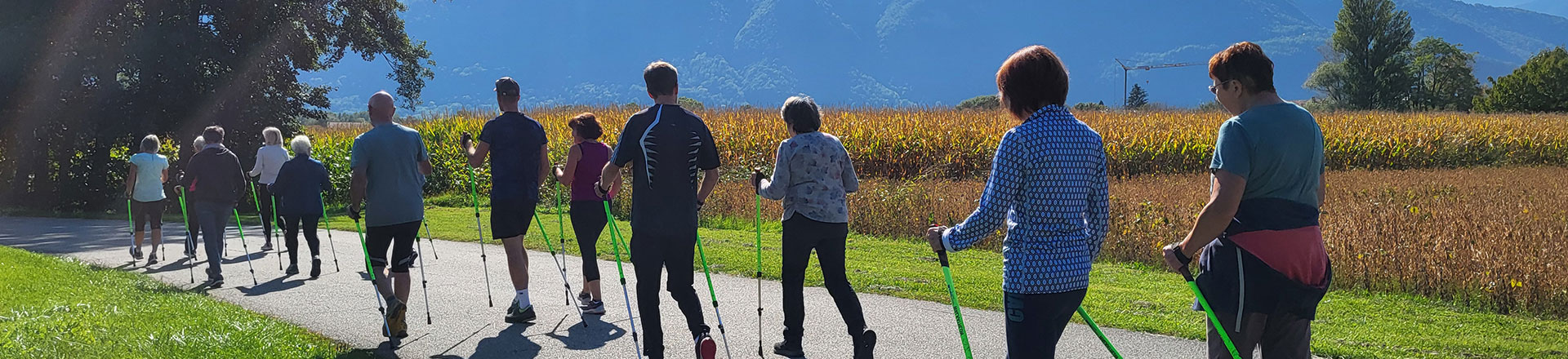 Une groupe de personne en activité Bungy Pump