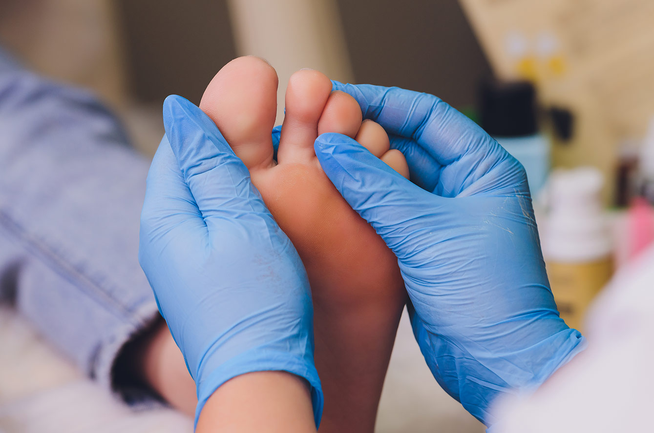 Podologue : quand consulter et comment prévenir les douleurs du pied ?