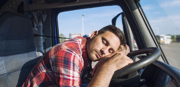 Alcool et somnolence : risques majeurs au volant