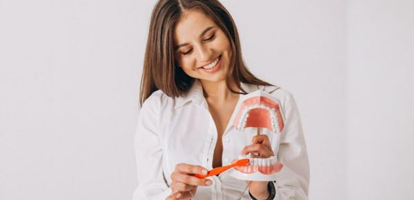 Saignement des gencives : causes, traitements et prévention pour des dents en bonne santé