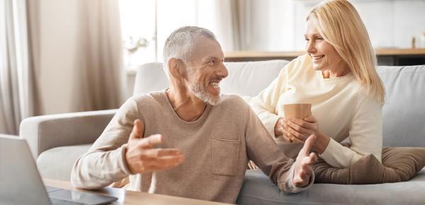 proches-souriants-radiance-mutuelle