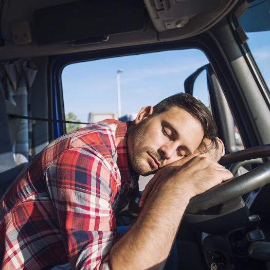 Alcool et somnolence : risques majeurs au volant