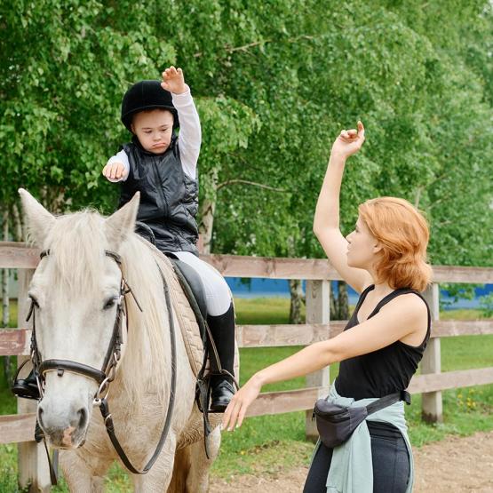Les bienfaits de l'équithérapie : pourquoi cette pratique fait des miracles ?