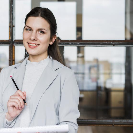 radiance-mutuelle-femme-pro-souriante